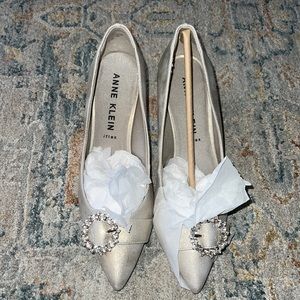 NWT Anne Klein Champagne Gold High Heels